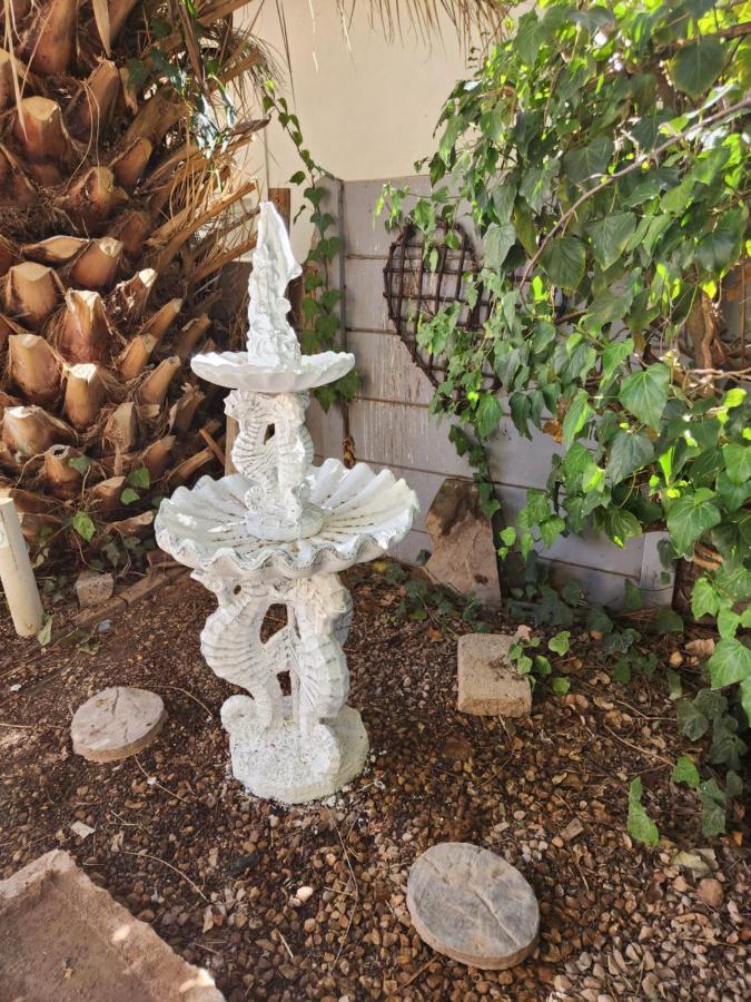 Garden Corner Guesthouse Beaufort West Exterior foto